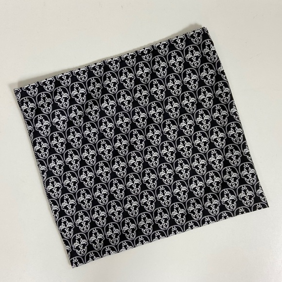 Handbags - ⭐️$5 SALE⭐️must be bundled Sugar Skull Drawstring Bag